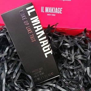 IL MAKIAGE Woke Up Like This 060 Foundation